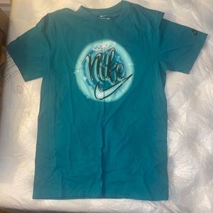Mens Nike t-shirt size small good condition